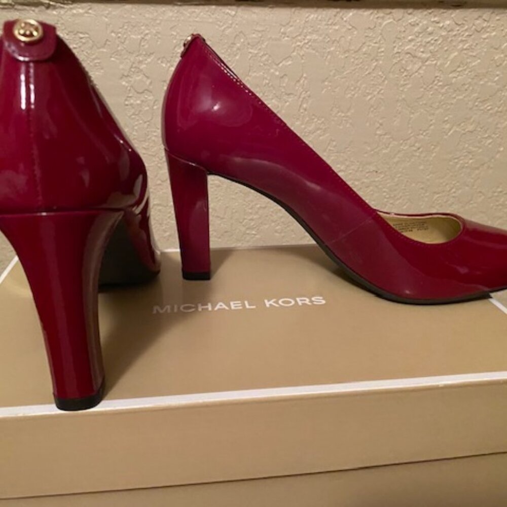 MICHAEL KORS PUMP NWB SZ 7.5 MAROON DARK RED